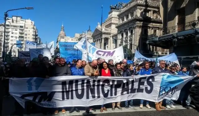 Municipales bonaerenses amenazan con llevar sus protestas a Mar del Plata durante el verano