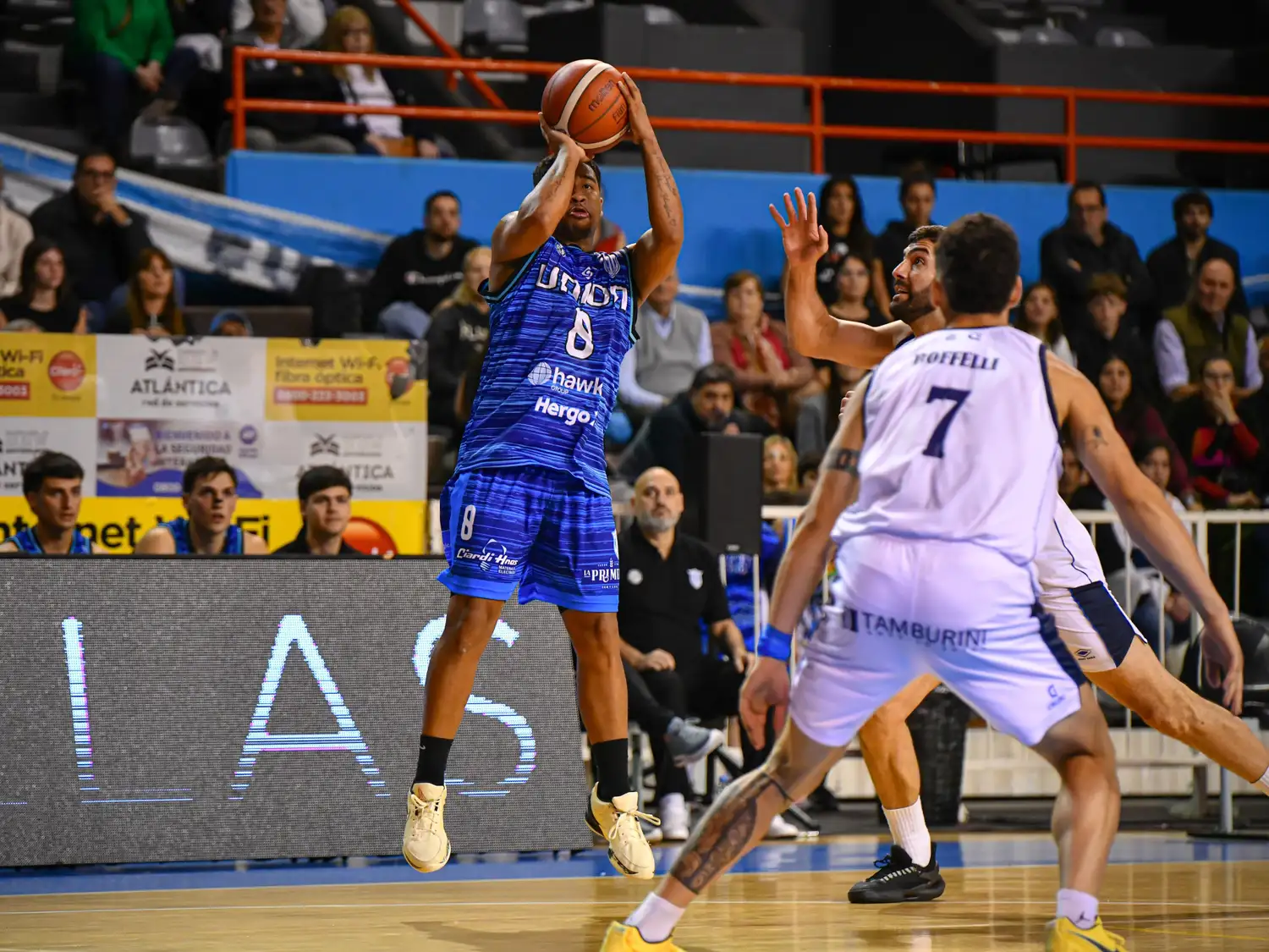 El equipo de Javier Aquino cayó en el Polideportivo, 85-96 ante Gimnasia de La Plata, en su estreno por la Liga Argentina.