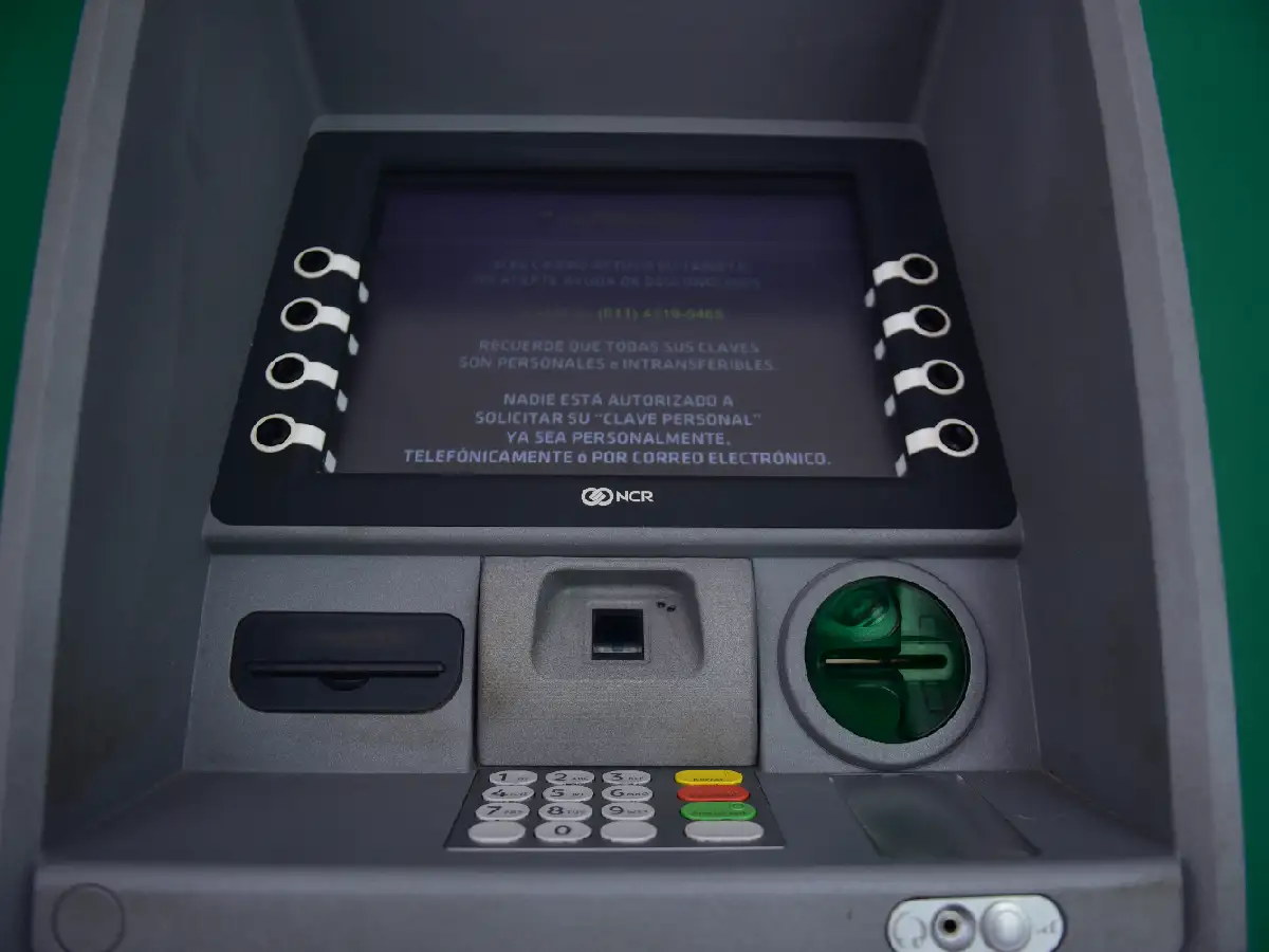 Las extracciones de dinero sin tarjeta aumentaron 76 veces en 2020