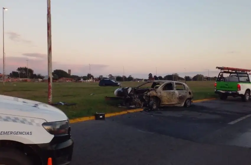 Chocó y murió calcinado en la rotonda de la 226