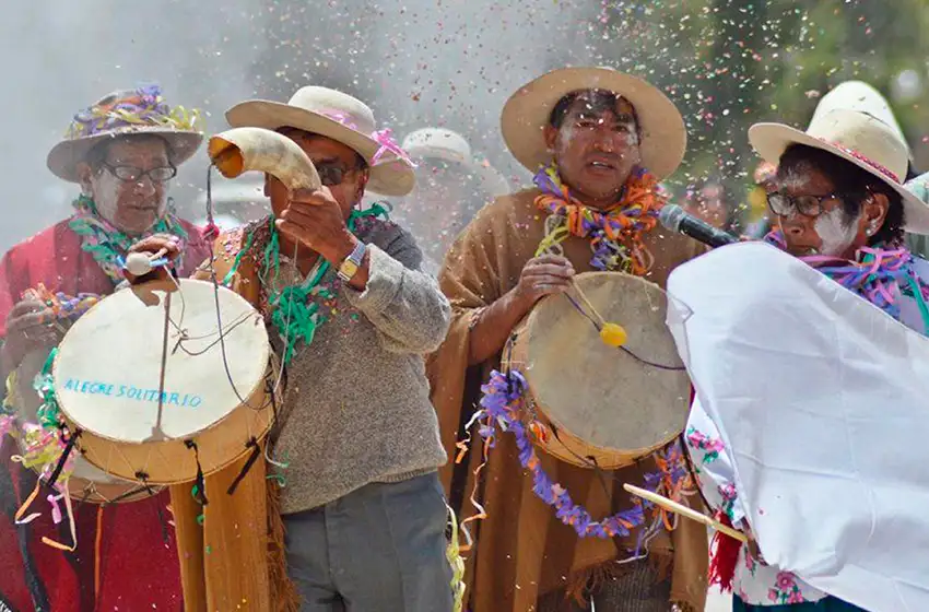 Carnaval boliviano en la Sierra de los Padres terminó con peleas, acuchillados y robo de celulares