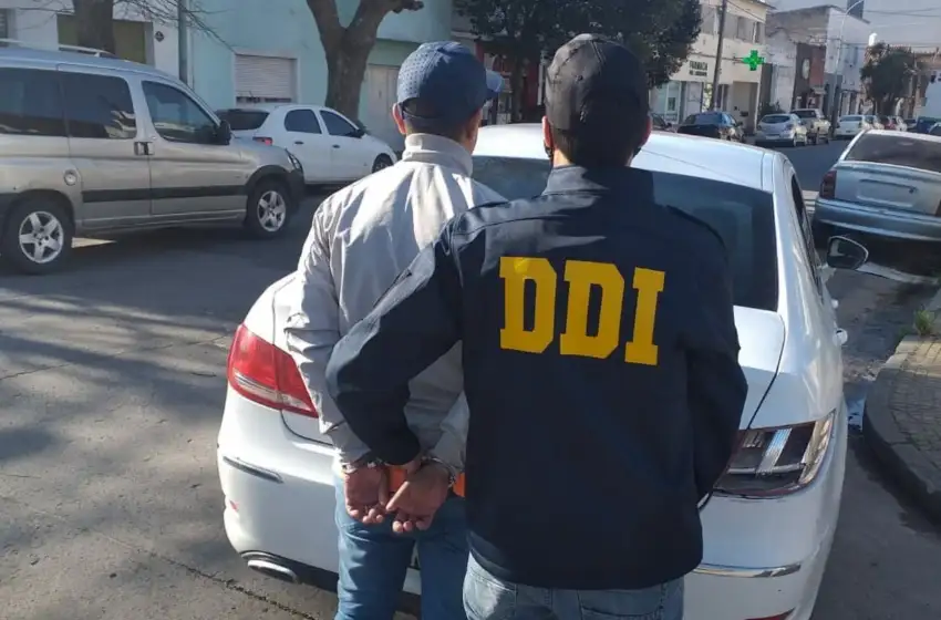 Estuvo un mes prófugo y cayó en el velorio de su padre
