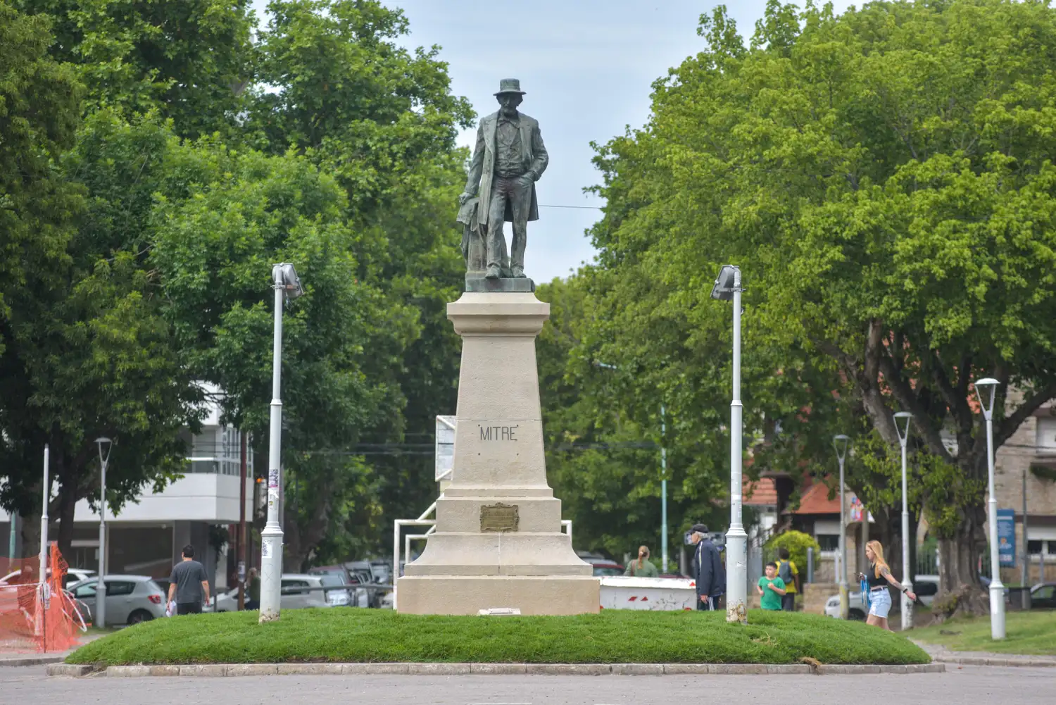 La semana pasada realizaron “todo tipo de restauraciones y conservaciones en las piezas históricas que se encuentran en la plaza”, según contó Addiechi.