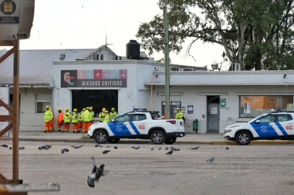 Paro tras la trágica muerte de un operario en el Puerto de Rosario: denuncian precariedad laboral