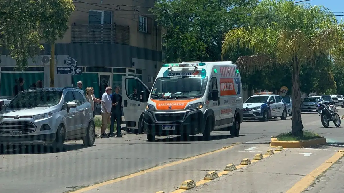 El choque fue en la intersección de Almafuerte y Bv. Roca.