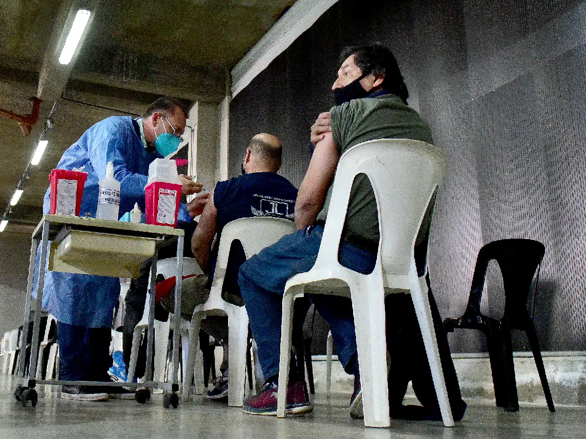 Vacunan este viernes a personas con segundad dosis de Sputnik V