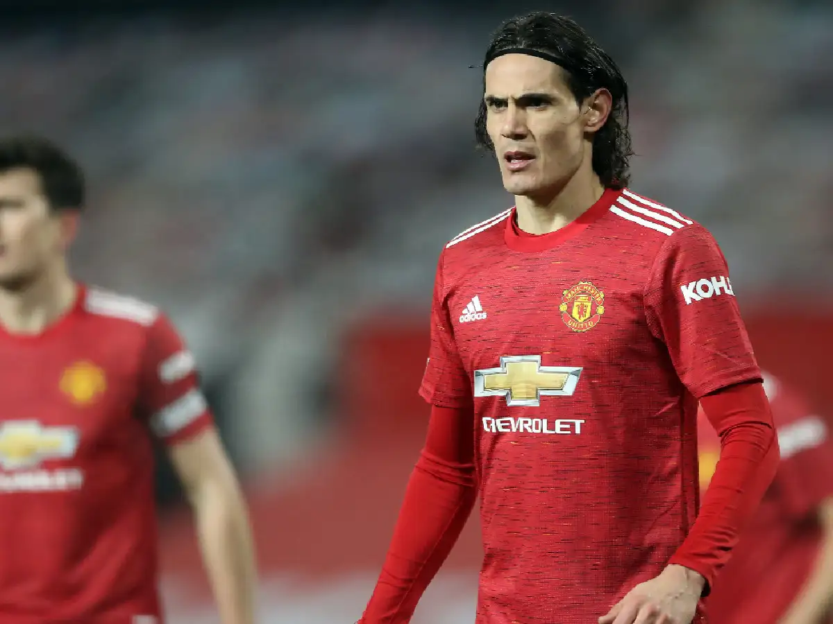 Cavani cerca de jugar en Barcelona