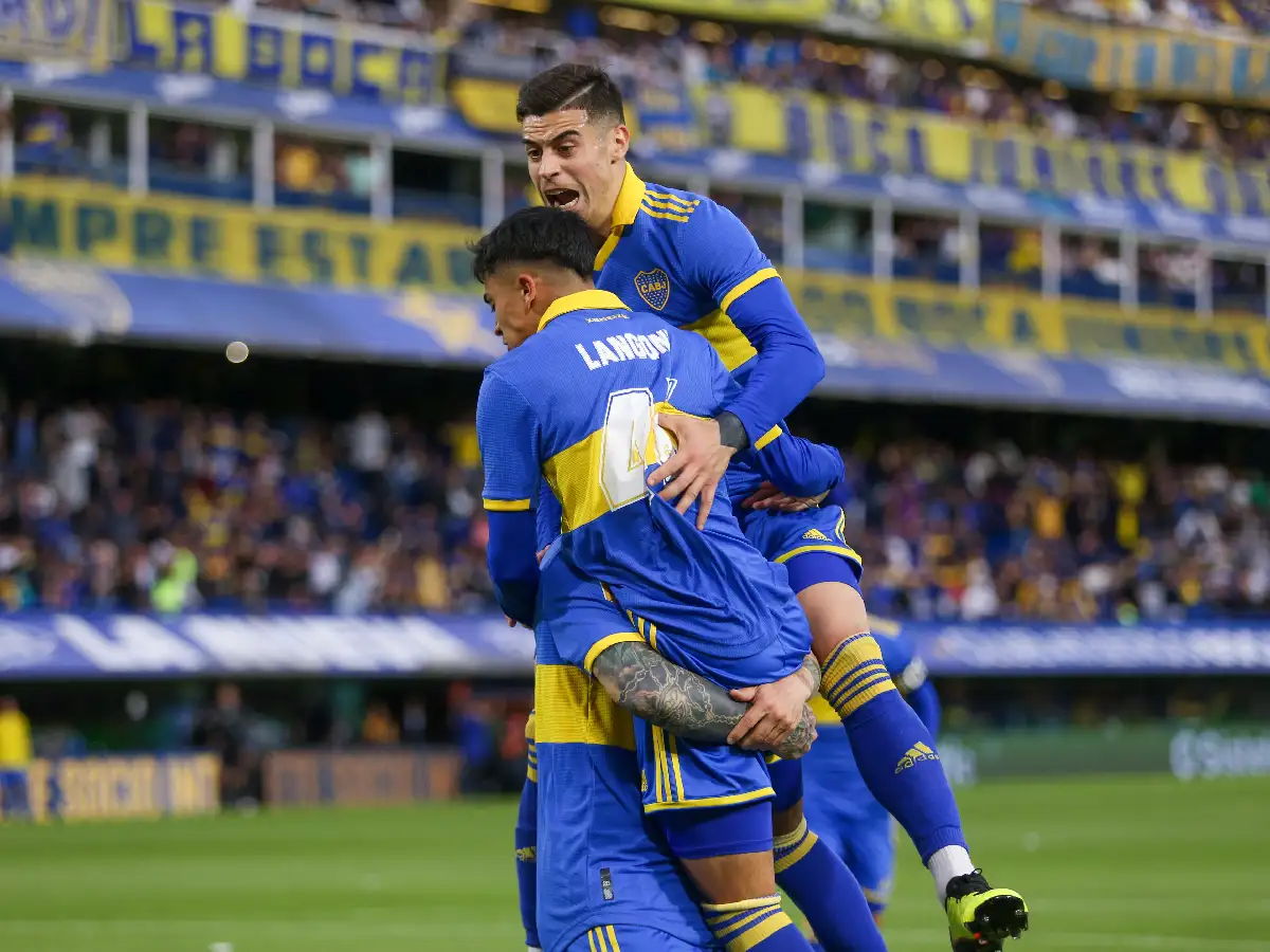 Boca los mira desde arriba
