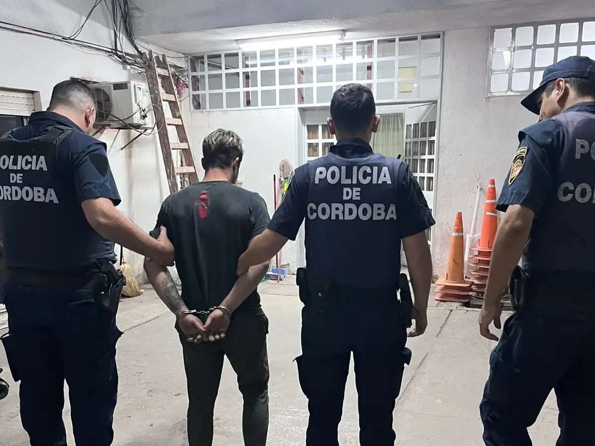 Morteros: persecución y captura de un ladrón que se escapaba por los techos