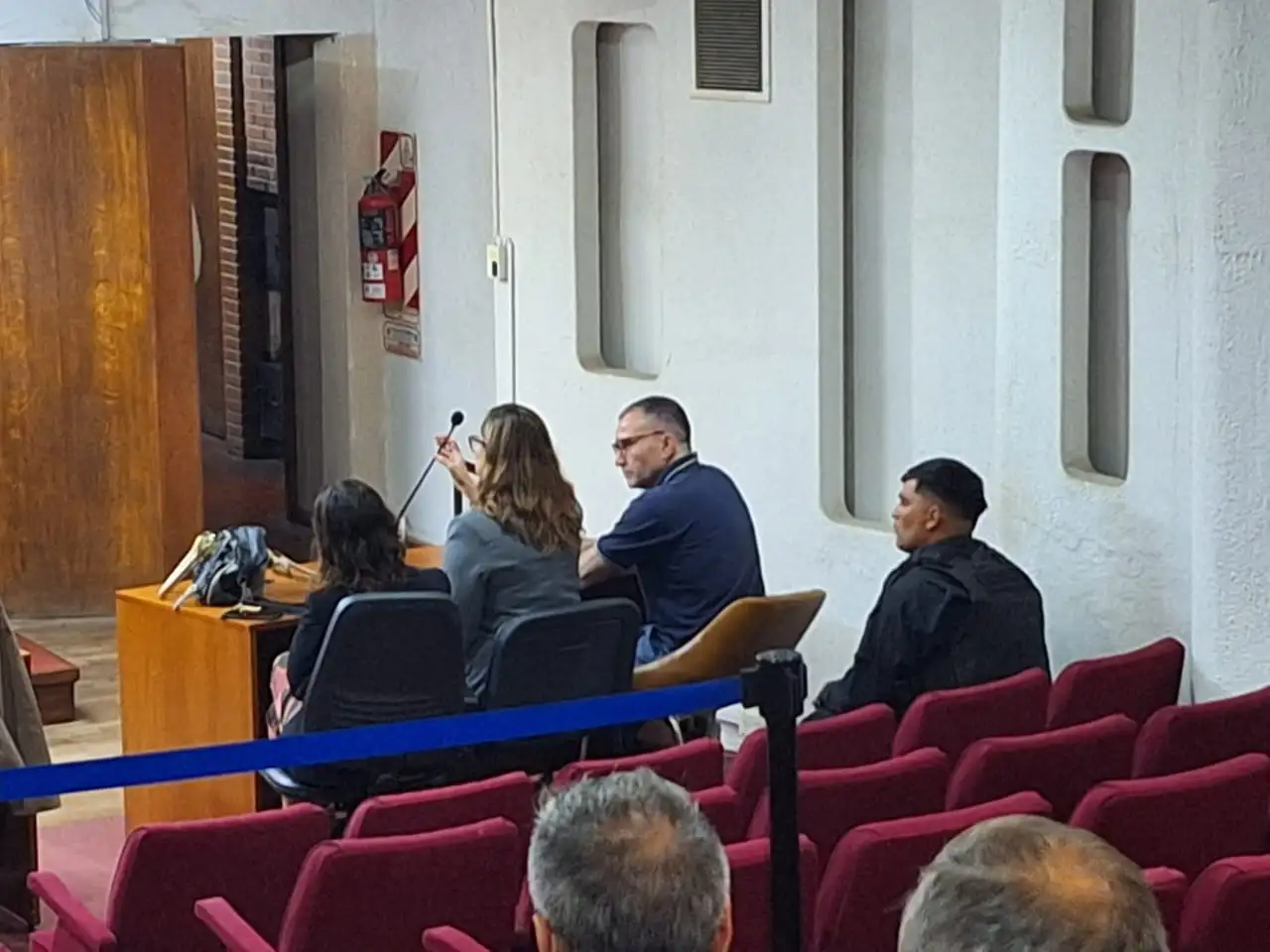 El preparador físico escuchó la condena y luego fue retirado esposado del tribunal.