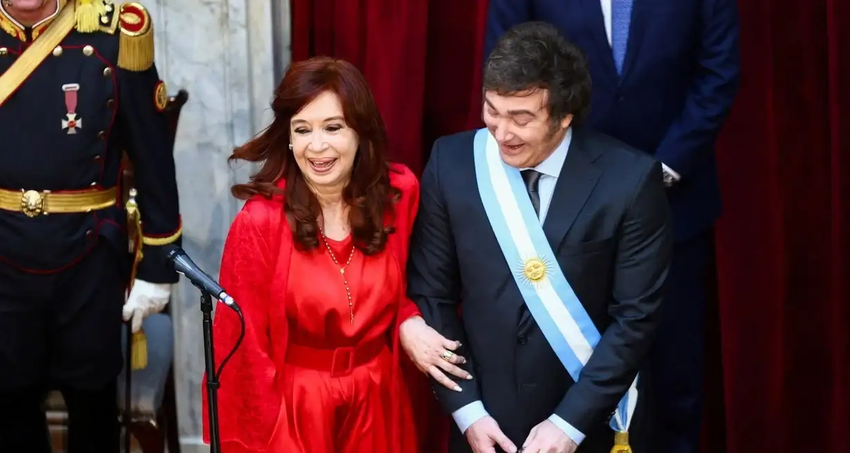 Cristina y Javier en la jura del libertario, las dos caras de una misma moneda. Crédito: Matias Baglietto/Reuters