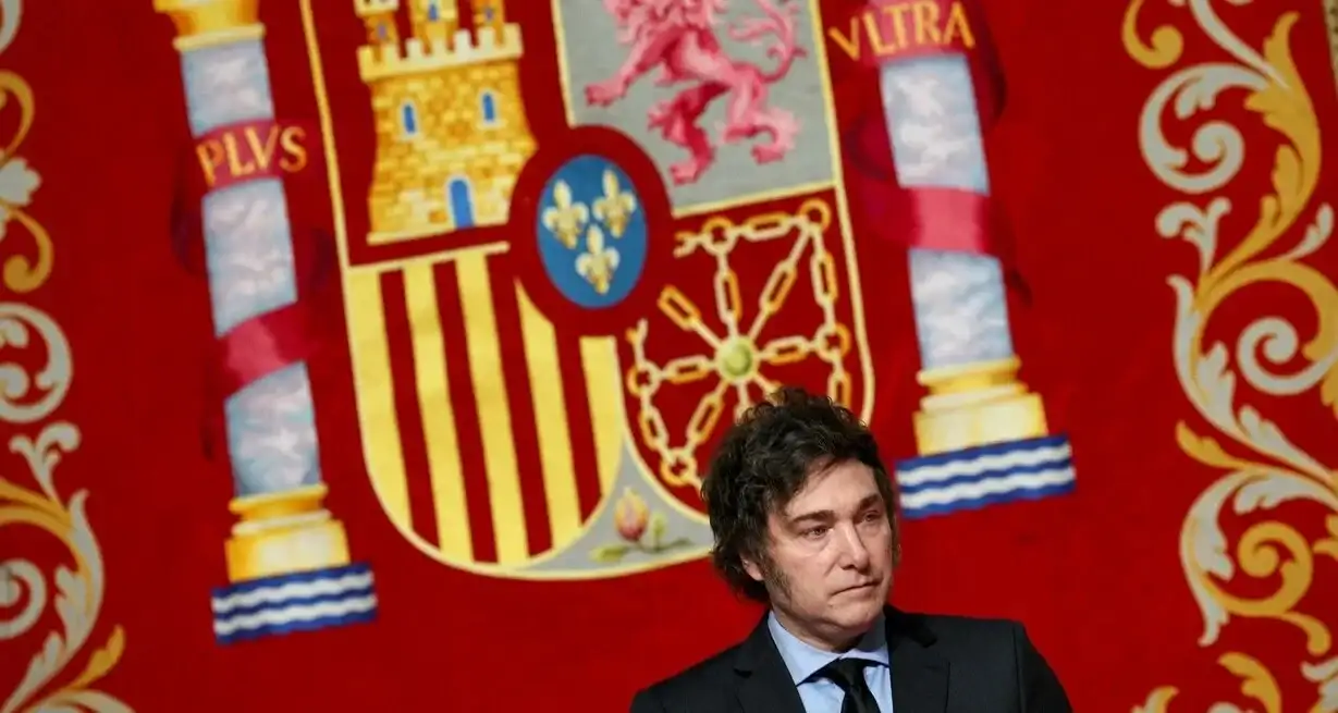 El presidente argentino viajará a España en una visita con un marcado perfil académico y político, en medio de un clima de tensión por las elecciones generales anticipadas convocadas para el 29 de noviembre. Foto: REUTERS / Violeta Santos Moura.