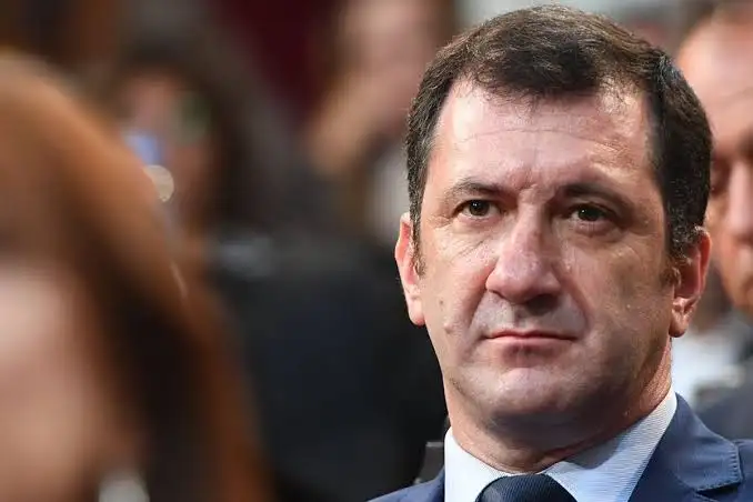 El legislador entrerriano llegó al Senado por el kirchnerismo y hoy integra un interbloque aliado del Gobierno de Milei.