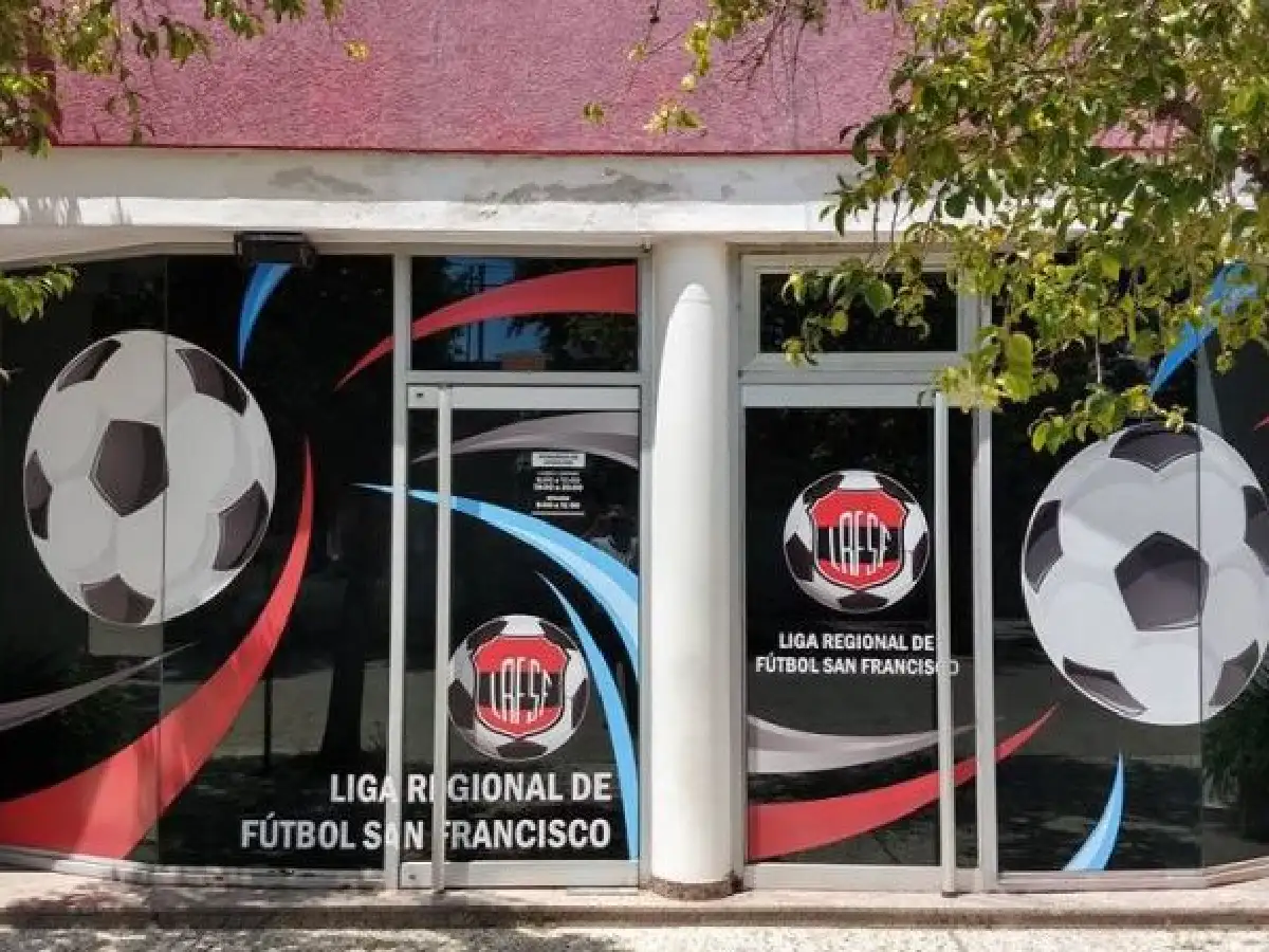 La Liga Regional sopla 100 velitas