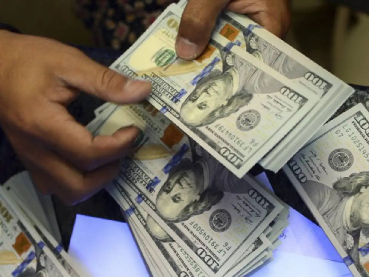 El dólar sube y marca otro récord en la era Macri: $43,60