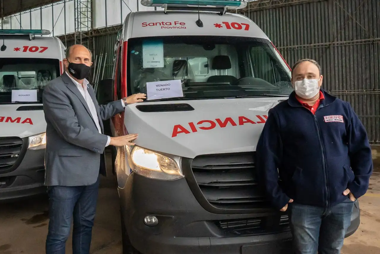 La Provincia entregó 12 nuevas ambulancias y dos se destinarán a la región
