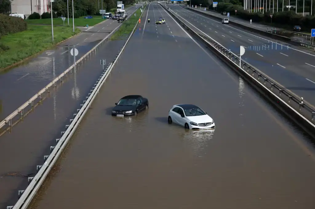 Las lluvias torrenciales causaron fuertes inundaciones en la región metropolitana sur de Barcelona.