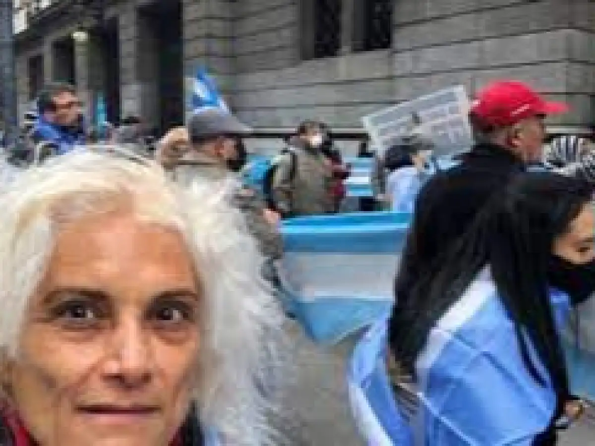 Amenazas a Cristina Kirchner: allanaron la casa del Coco Basile en búsqueda de su hija, Sabrina