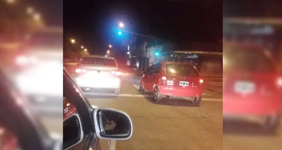 Un video muestra cómo corren picadas en plena avenida Jara