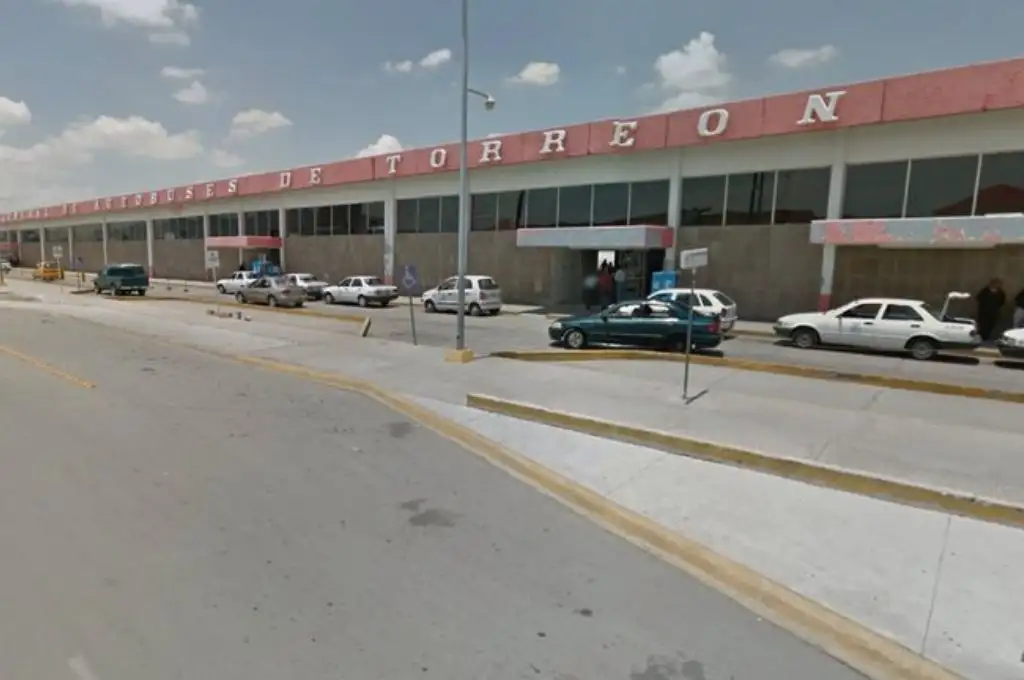 Encuentran a un hombre muerto afuera de la Central de Autobuses
