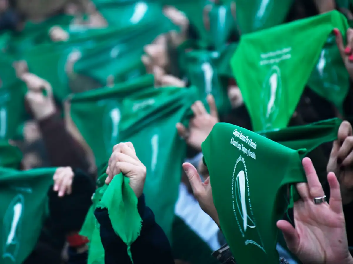 El FIT convocó al "pañuelazo" por el aborto y a movilizar el miércoles contra el FMI