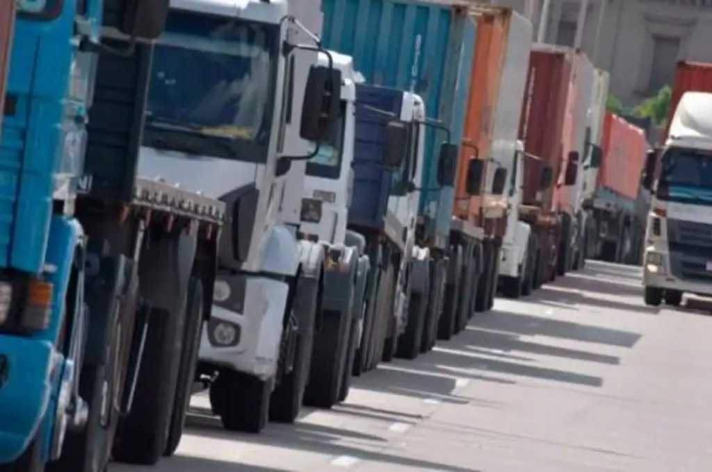 Por la discriminación que sufren, camioneros marcharán por la Autopista
