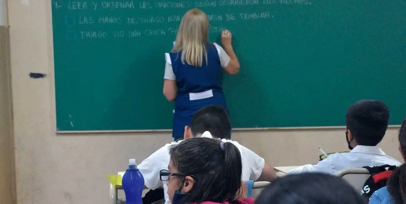 La Provincia avanza con el cobro por las pintadas amenazantes en escuelas tras la resolución oficial.