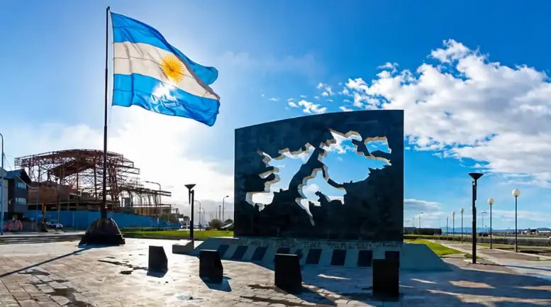 La iniciativa también modifica la Ley de Defensa Nacional.