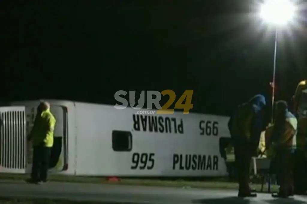 Volcó un micro en la Ruta 2: al menos dos muertos y 38 heridos