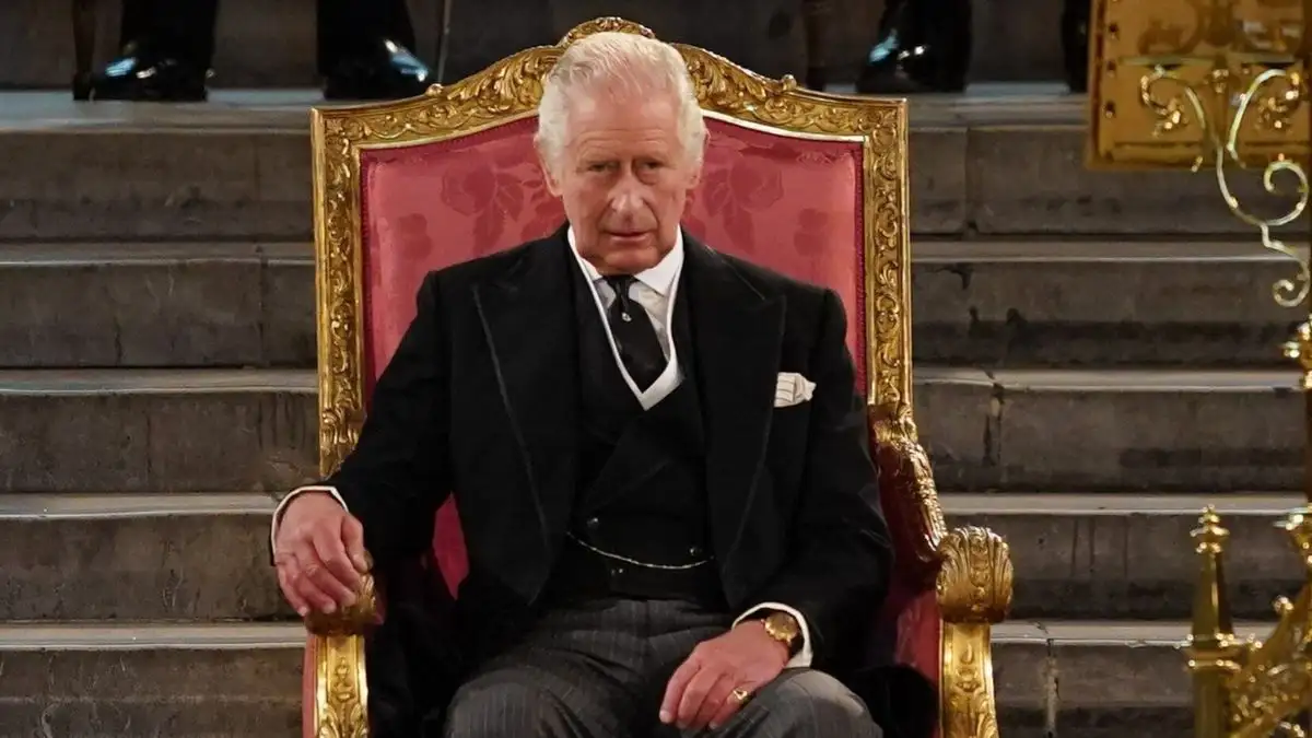 Las manías del Rey Carlos III: su inodoro, el pijama y todas sus extravagancias