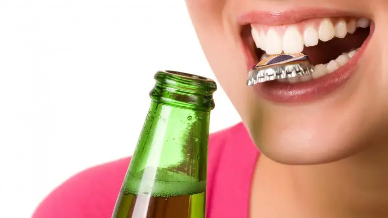 Cinco hábitos simples que perjudican la salud de los dientes