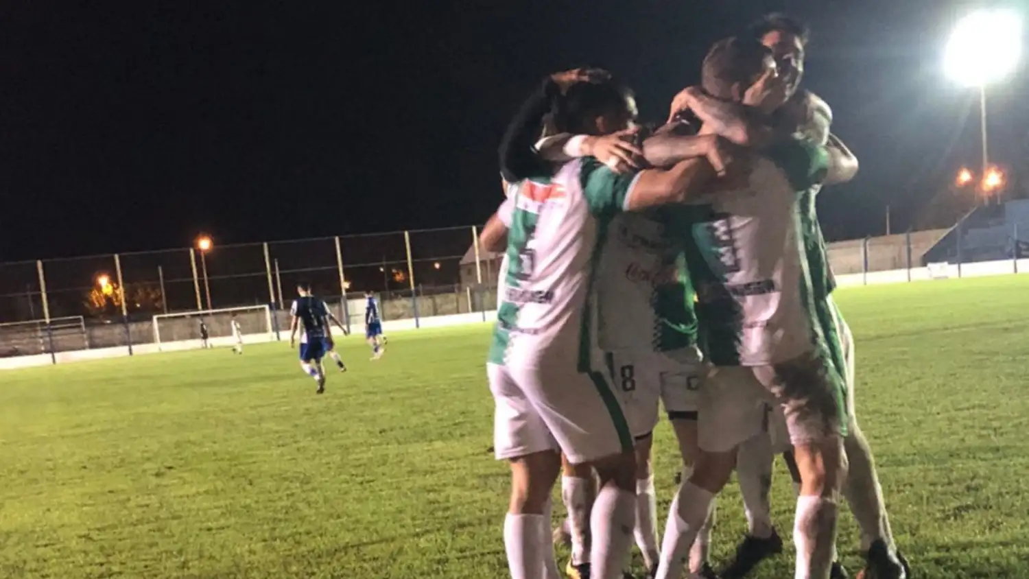 El "Verde" de Cañás, con un hombre menos todo el segundo tiempo, le ganó a Rivadavial.