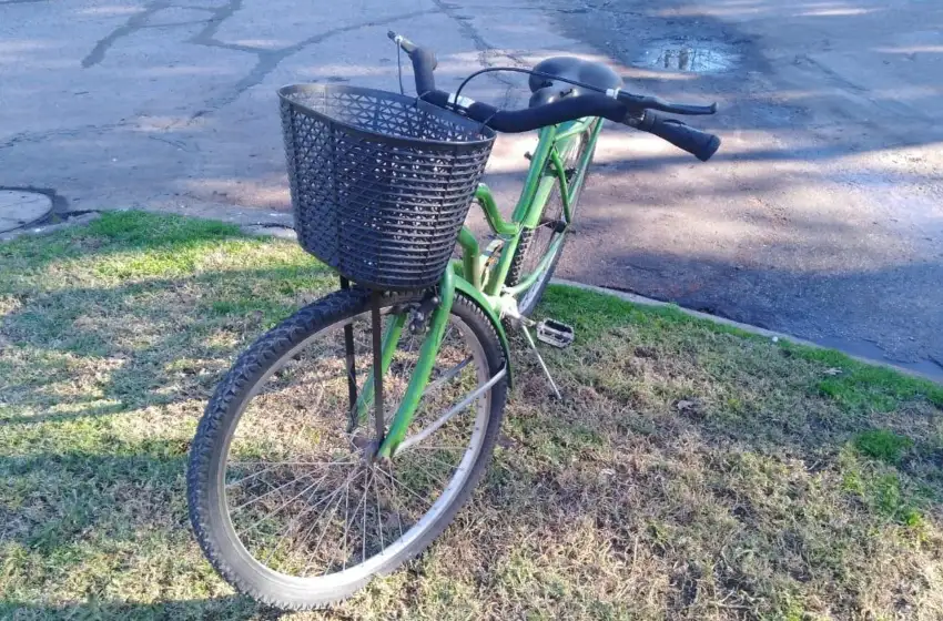 Un hombre atropelló a un ciclista que debió ser trasladado al HIGA