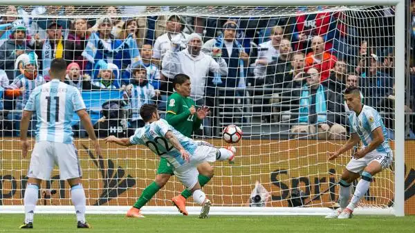 Argentina goleó a Bolivia y espera por Venezuela