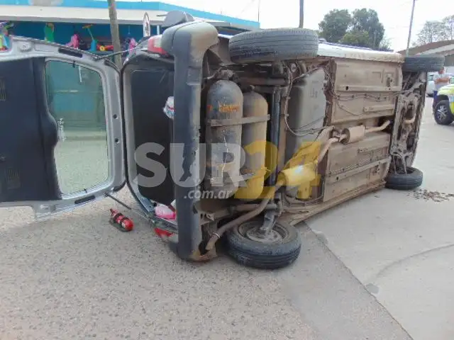 Venado Tuerto: espectacular accidente en la esquina de Laprida y Formosa
