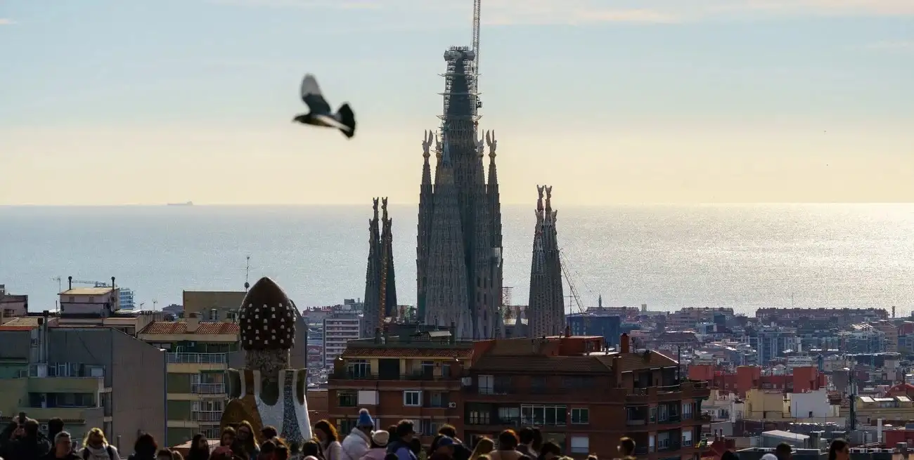 La basílica alcanzó su altura prevista de 172,5 metros, remodelando el horizonte de la ciudad. Está previsto que la torre sea inaugurada el 10 de junio. Xinhua/Joan Gosa