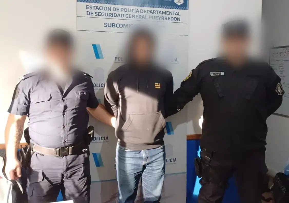 El hombre, enfurecido, le pegó con un fierro a un repartidor.