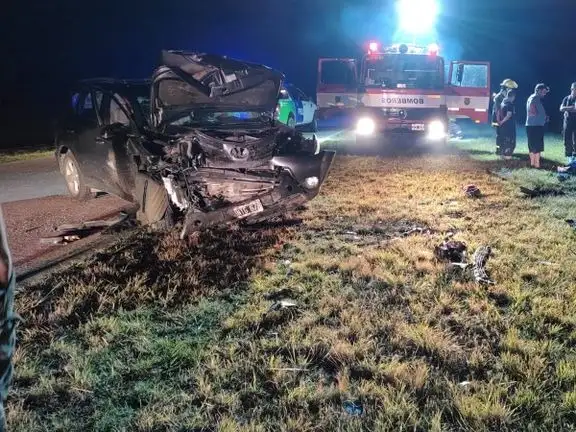 El hombre que circulaba en la Fiat Strada, sufrió fractura de pelvis y luxación de cadera.