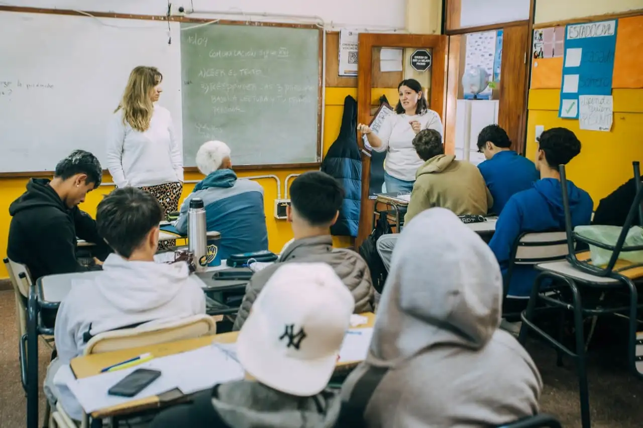 Piden al Ejecutivo provincial profundizar acciones para fortalecer la calidad educativa y garantizar la igualdad de oportunidades.