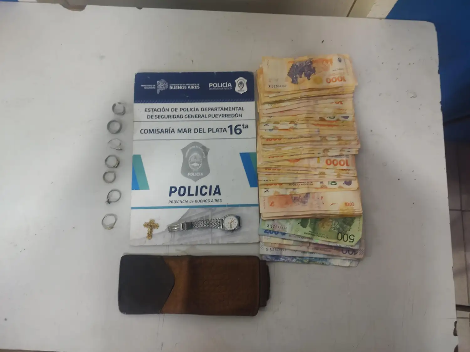 Algunos de los elementos que se habían llevado del departamento.