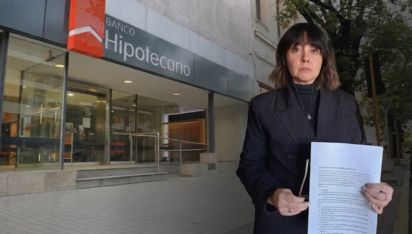 Cintia Masud denuncia que el banco le cobra una deuda en dólares por un viaje cancelado que nunca le reintegraron.