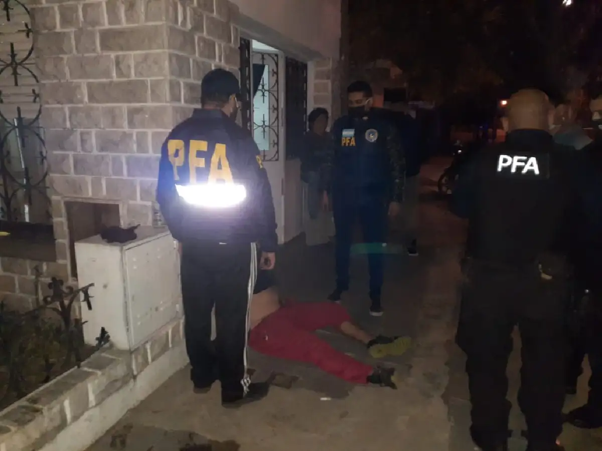 No llevaba tapabocas y lo detuvieron con cocaína