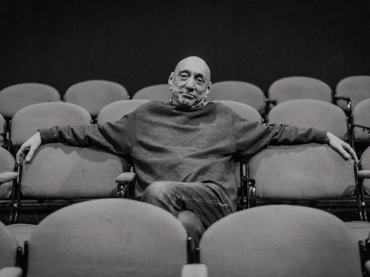 “El teatro no puede dar ninguna respuesta,  pero tiene una montaña de preguntas” 