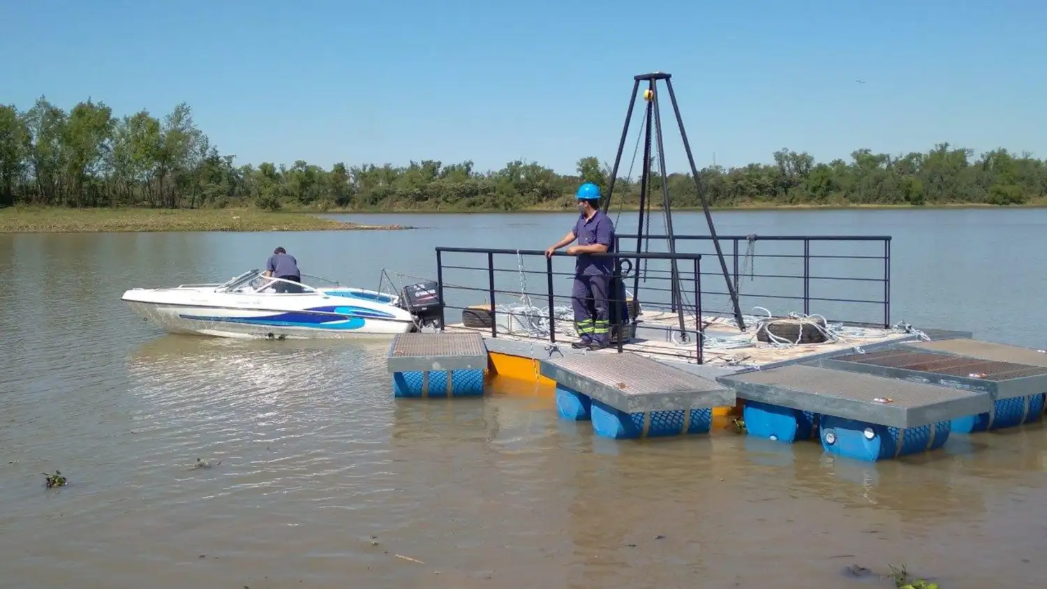 ASSA instaló una bomba sobre una plataforma flotante en el río Ubajay para abastecer de agua a Rincón