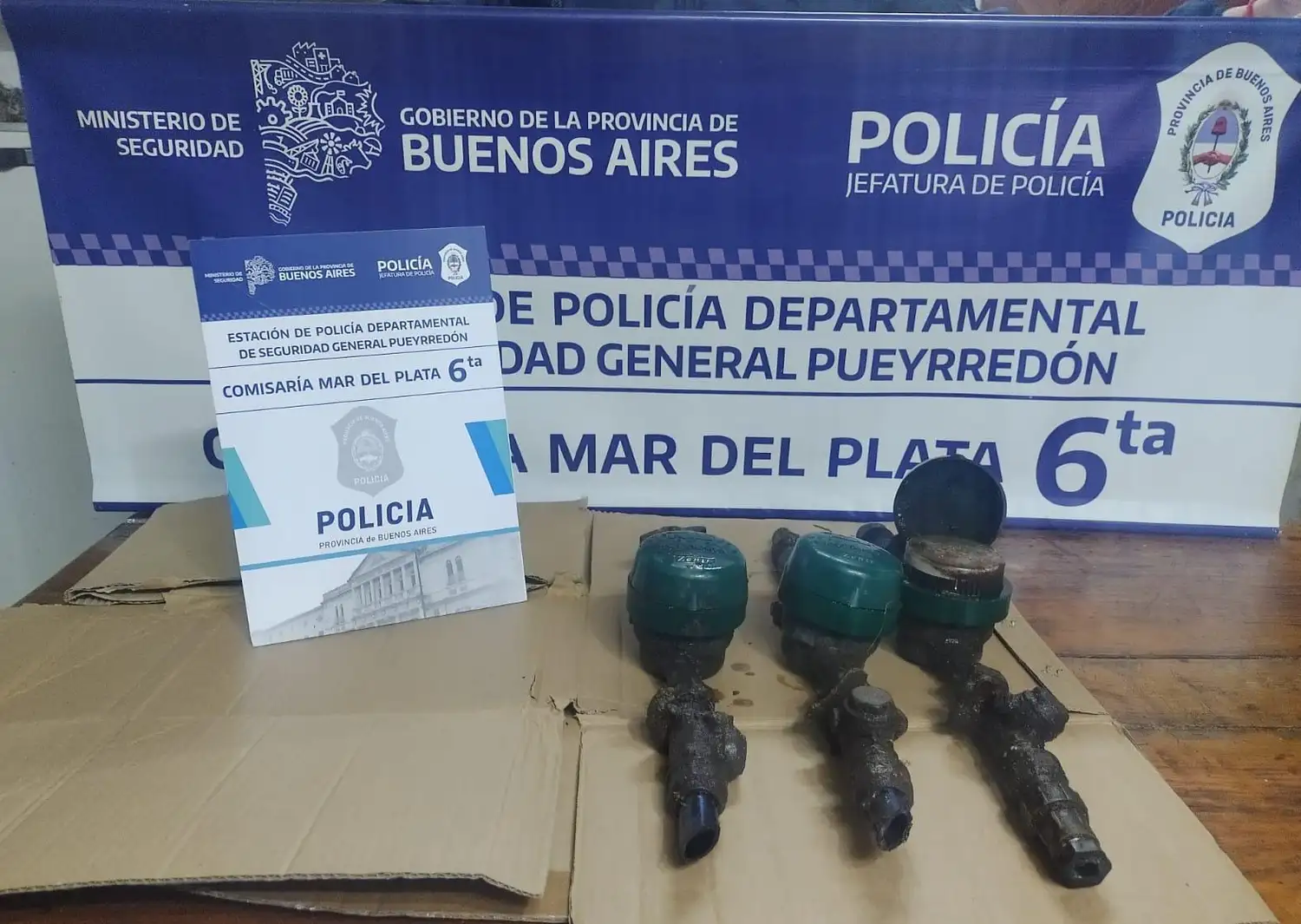 El sujeto había sustraído tres medidores de agua