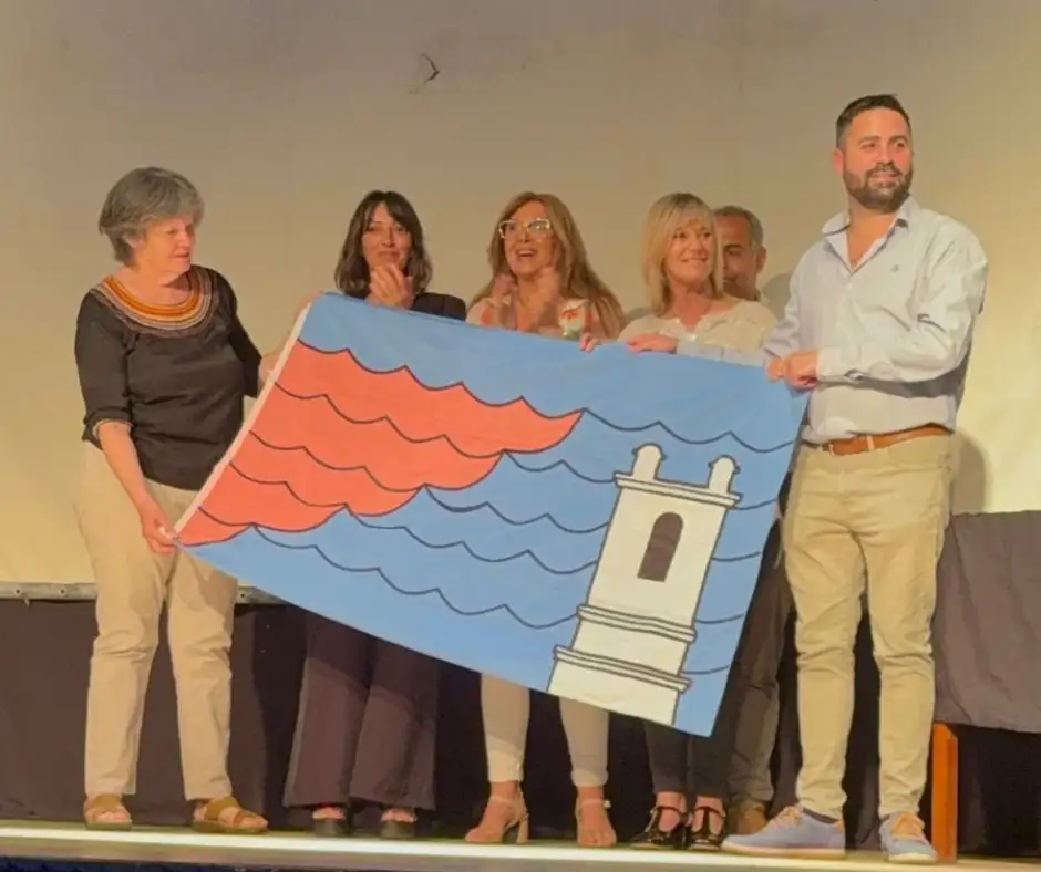 Gallisso y Giaccone junto a la bandera de Melincúe