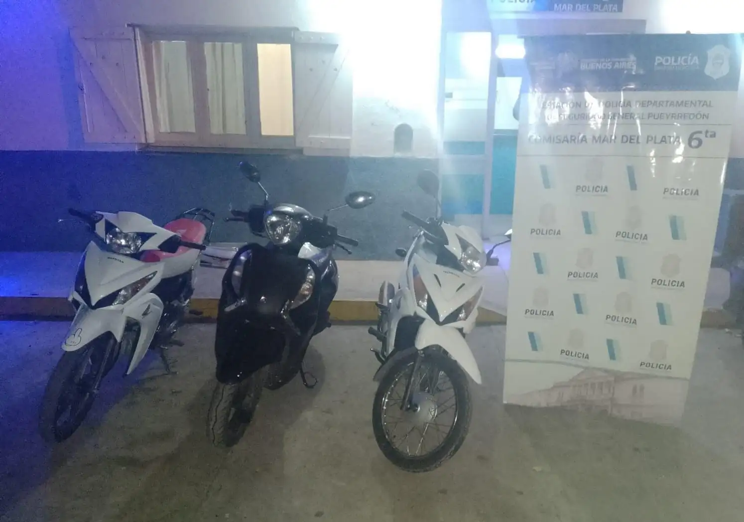 La policía secuestró las dos motos robadas y la que se usaba para los ilícitos.
