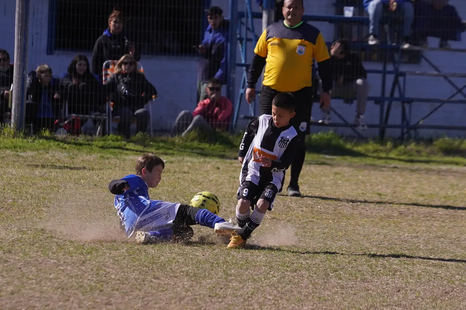 Los más chicos disfrutaron de una jornada a puro fútbol.
