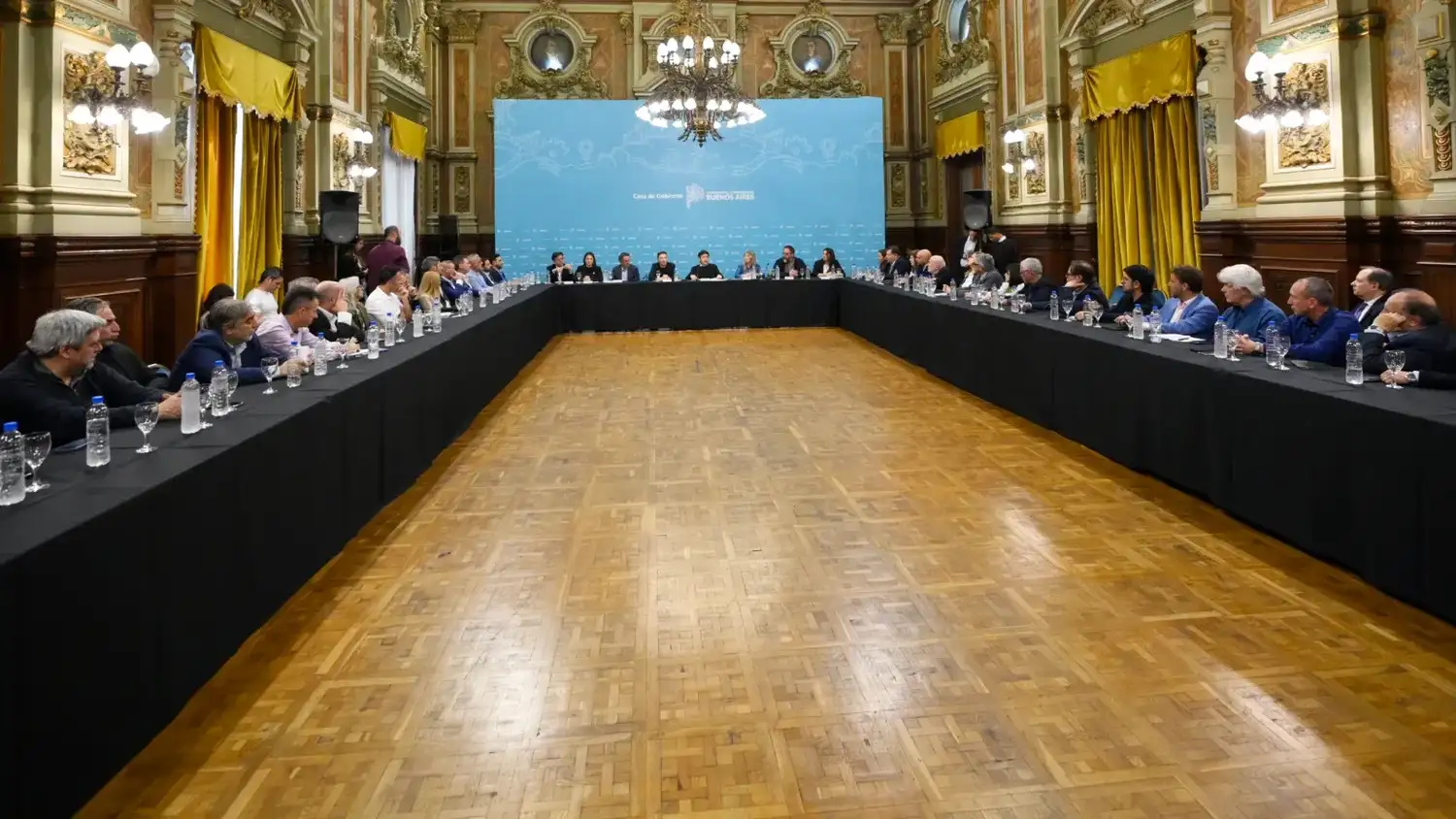 Kicillof reunió a pymes energéticas: reclamó sumar valor bonaerense a Vaca Muerta y cuestionó el modelo de Milei