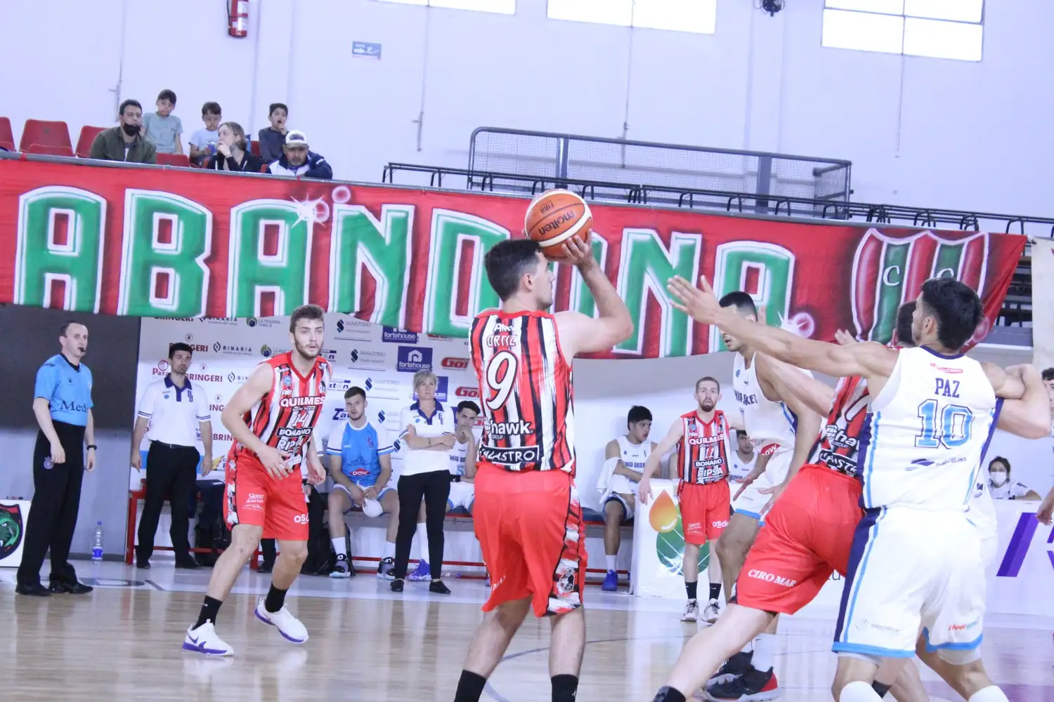 Aplastante triunfo de Quilmes ante Bahía Basket